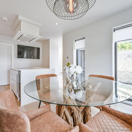 1 The Nest - Luxury Modern House Nr Beach & Bars With Sea Views & Free Parking Vila Charlestown  Exterior foto