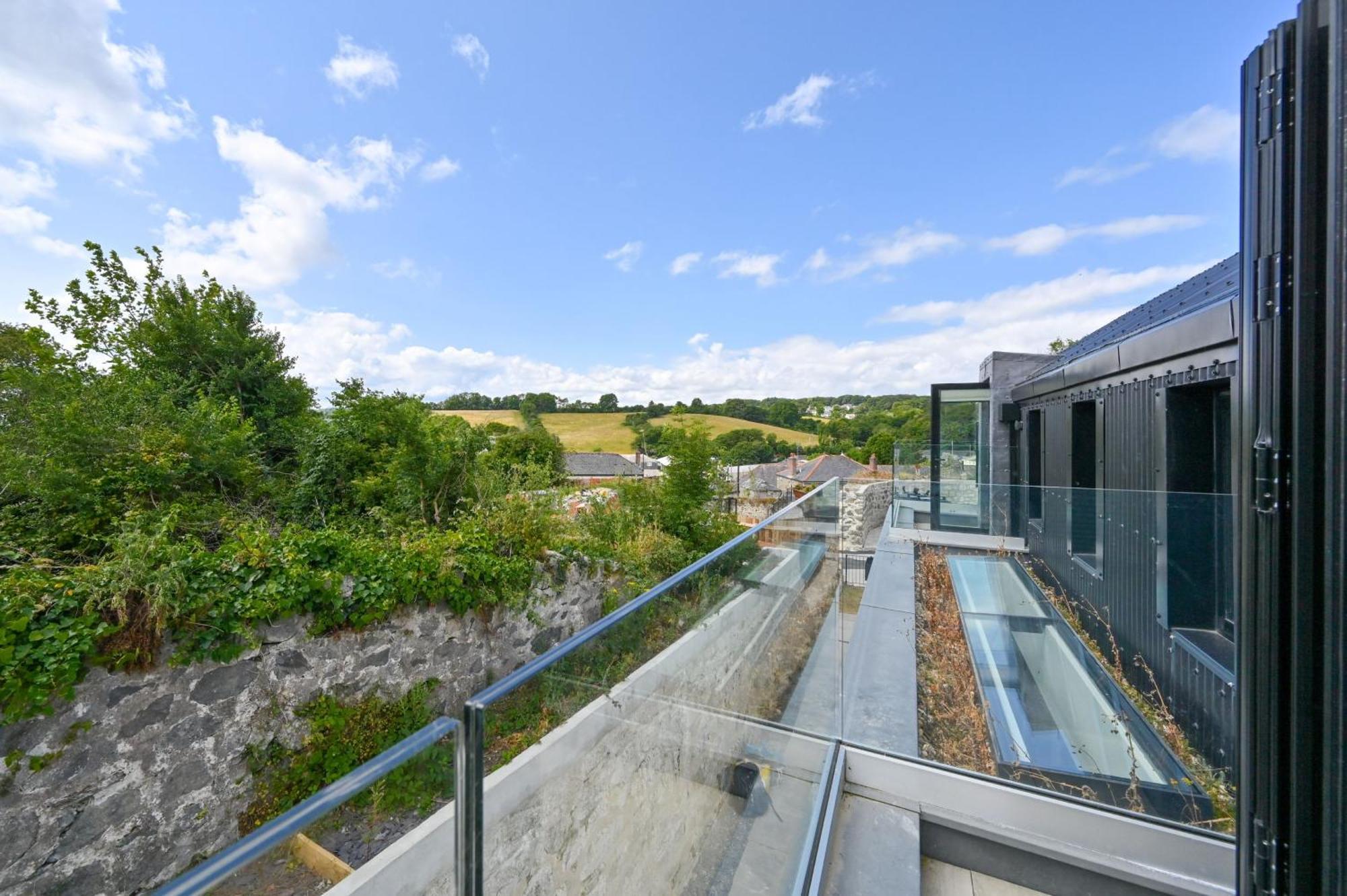 1 The Nest - Luxury Modern House Nr Beach & Bars With Sea Views & Free Parking Vila Charlestown  Exterior foto